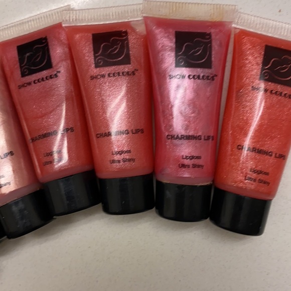 Show Colors - Ultra Shiny Charming Lips Collection - Picture 5 of 6